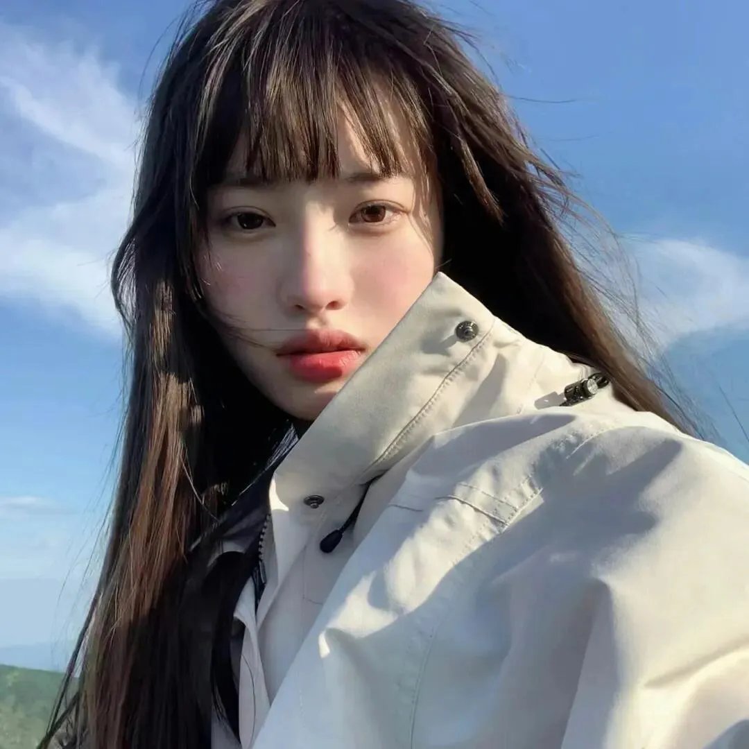 霓虹灯下的圣教士